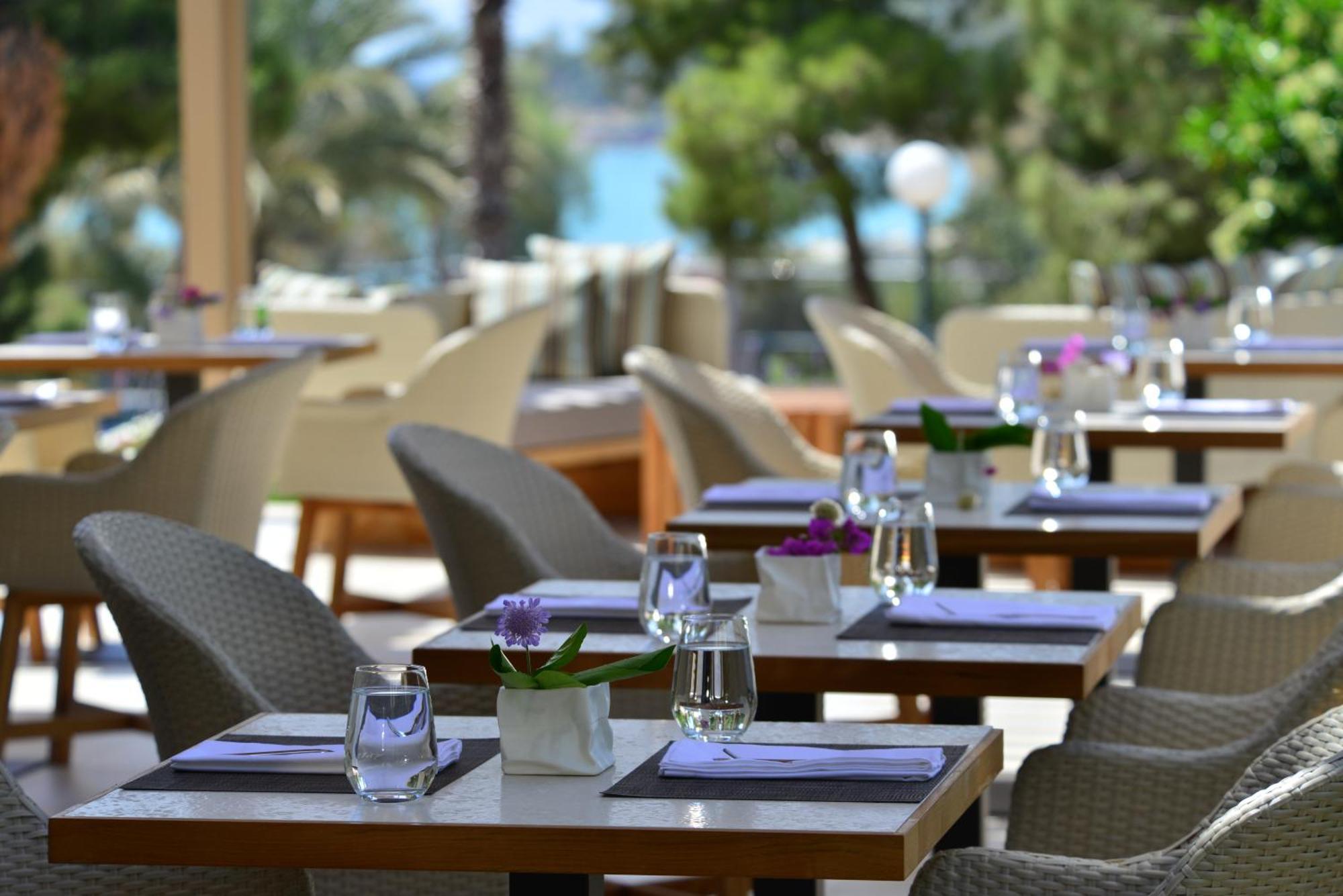 Somewhere Vouliagmeni Отель Афины