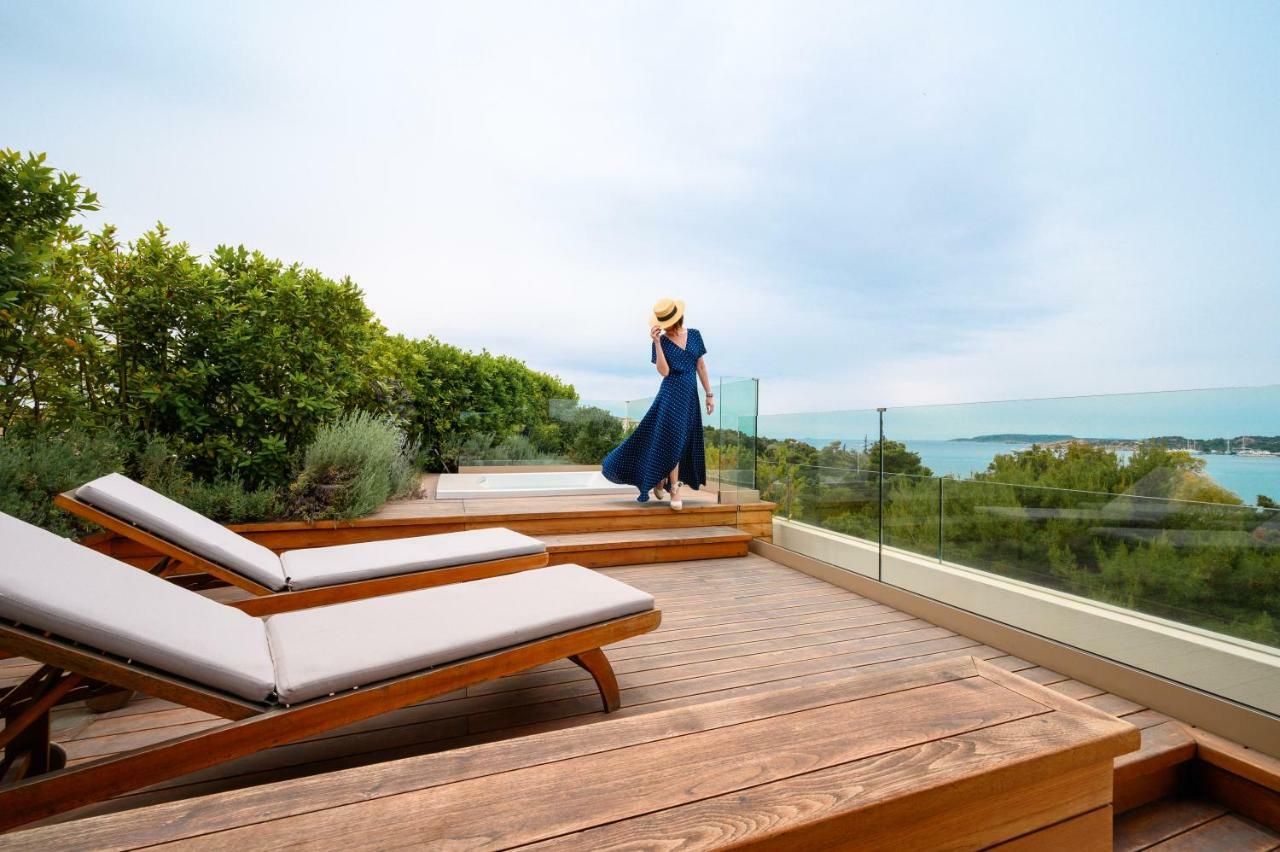 Отель Somewhere Vouliagmeni Афины